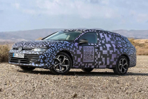 VW a présenté pour la première fois la nouvelle Passat break. Son coffre est immense, nous connaissons le reste des données techniques essentielles - 5 - VW Passat B9 2023 oficialni prvni 05