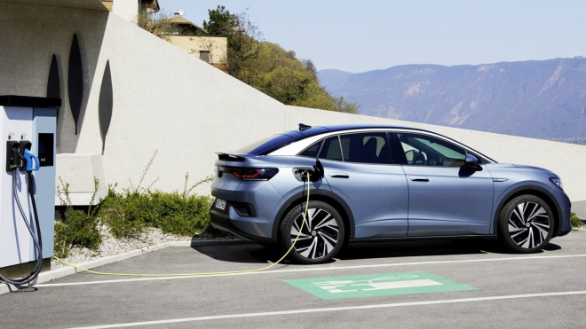 VW po propadech prodejů až o 73 procent masivně zlevňuje elektromobily napříč Evropou, slevy jdou do statisíců