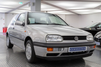 Le premier propriétaire a conservé une VW Golf III encore inutilisée, c'est un billet de train direct pour la Tchécoslovaquie post-révolutionnaire - 1 - VW Golf Rolling Stones 1995 nejety sale 01