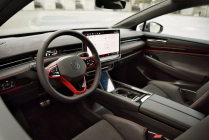 VW veut concurrencer la Tesla de 1000 ch avec une voiture deux fois moins puissante qui ressemble à un cochon barbouillé de rouge à lèvres - 9 - VW ID X Performance 2023 prvni 09