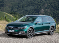 Pour le prix d'une Fabia de base, vous pouvez avoir les meilleurs breaks de milieu de gamme d'occasion, vous pouvez aussi acheter une Skoda deux classes plus grandes pour pas cher - 16 - VW Passat Alltrack 2019 ojetina ilustracni foto 01