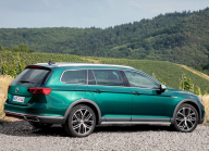 Pour le prix d'une Fabia de base, vous pouvez avoir les meilleurs breaks de milieu de gamme d'occasion, vous pouvez même acheter une Skoda deux classes plus grande pour pas cher - 17 - VW Passat Alltrack 2019 ojetina ilustracni foto 02