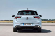 VW dit qu'il va tuer l'ID.3 pour permettre à la Golf électrique de se démarquer. Mais pas pour tuer la Golf elle-même - 2 - VW Golf 2024 facelift first set 11