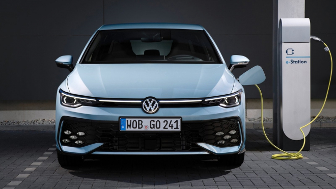 VW říká, že zabije model ID.3, aby nechal vyniknout už jen elektrický Golf. Aby tím ale nezabil i samotný Golf