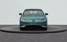 La prochaine tentative de VW pour un successeur électrique de la Passat est faite, et sera probablement un flop encore plus grand que le premier - 1 - VW ID.7 S 2024 China first set 01