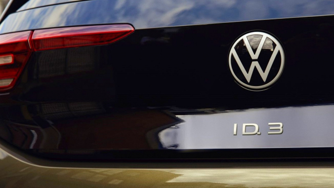 Sázka na elektromobily poslala akcie VW nejníž za 10 let, firma vyhodí další tisíce lidí. Výmluvy manažerů analytici neberou