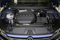 A moitié morte seulement : La VW Arteon survivra encore un peu dans une version qui n'entre pas dans le cabinet de la Passat électrique - 9 - VW Arteon 2020 facelift first set 20