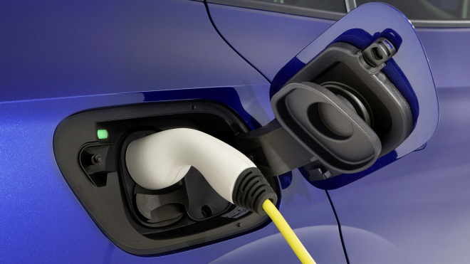 VW znovu slibuje „levný” elektromobil do tří let, i když dnes neumí nabídnout ani levné spalovací auto
