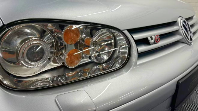 V6, manuál, dřevo a tři dveře: K mání je nejetý VW Golf v dnes neuvěřitelné verzi, ukazuje přesně to, co teď Volkswagenu chybí