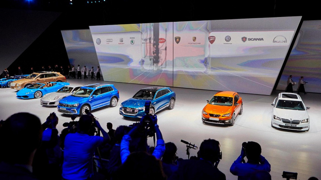 Před 10 léty se krásný den premiér VW změnil v naftovou noční můru, která neskončila dodnes. Zneužívá jí kdekdo