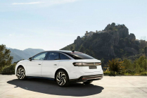 VW lance la production du successeur électrique de la Passat après un report, mais ne peut pas compter sur un succès même en rêve - 4 - VW ID.7 2023 oficialni sada 07