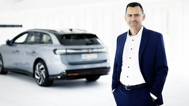 S elektromobily na věčné časy a nikdy jinak! Prodejní šéf VW po všem opakuje matku všech klišé: „Budoucnost je elektrická.”