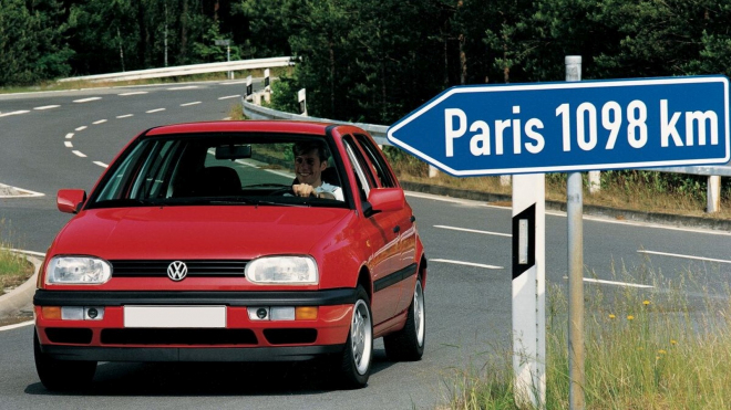 Golf letos slaví významné výročí, dokonce rovných 50 let, Volkswagen po něm ale ani neštěkne