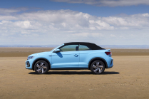 Le plus grand flop actuel de VW est aussi la voiture la plus vendue de sa catégorie, c'est vraiment bizarre - 3 - VW T-Roc Cabriolet oficialni 2023 sales 03