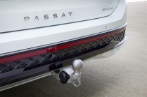 VW a dévoilé la toute nouvelle Passat. Son côté pratique est séduisant, mais son allure ne plaît pas du tout - 21 - VW Passat Variant 2023 first set 21