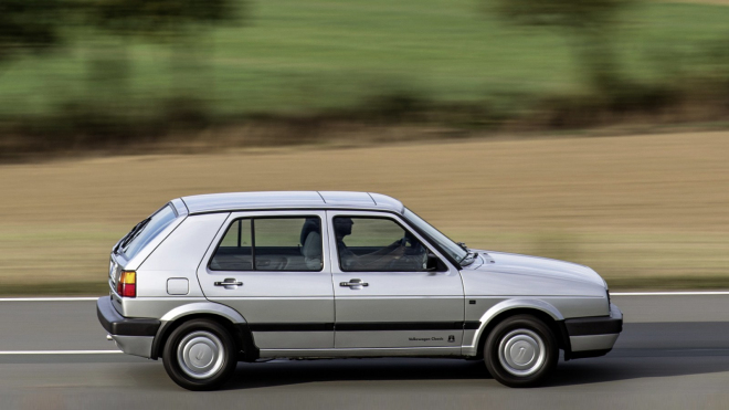 40 let starý VW Golf na sprintech zkazil den všem, navzdory nenápadnému vzhledu byl k neporažení