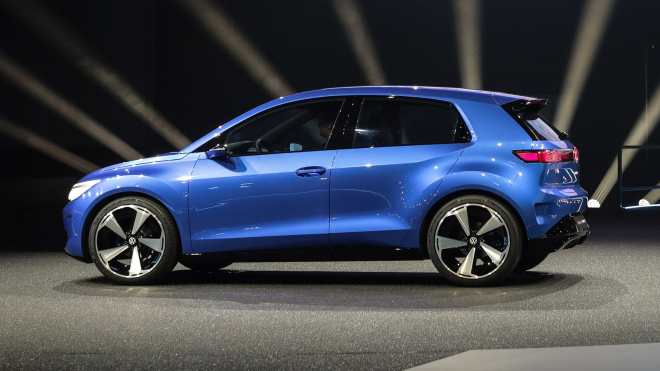 VW odložil příchod nového elektromobilu a sníží výrobu těch stávajících, bude raději o to déle prodávat spalovací auta