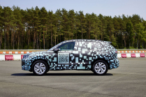 VW dévoile le nouveau Tiguan pour la première fois, montre comment il veut vivre son rêve d'avenir électrique sans s'écraser - 6 - VW Tiguan 2023 photo espion officielle 06