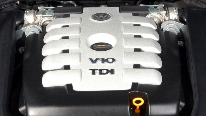 Puristy trefí. Nadšenci nacpali do Ferrari motor 5,0 V10 TDI od VW, vznikne tak monstrum jako žádné jiné