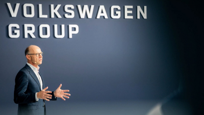 VW přiznal, že zájem o jeho elektromobily se masivně propadá, počet objednávek klesl oproti loňsku o polovinu