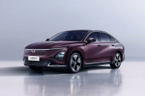 Les Chinois ont commencé à vendre une voiture encore plus grosse que la Skoda Octavia avec 177 ch pour 276k, ils sont dans une ligue complètement différente - 2 - Wuling Xing Guang 2024 official first 02