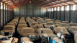 Une collection oubliée de plus de 200 voitures a été découverte dans un hangar abandonné lors de sa vente, le propriétaire est mort tragiquement dans un accident de voiture - 2 - Une collection oubliée de voitures a été trouvée dans une grange South Africa 2024 press 02